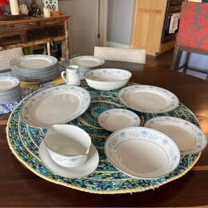 Noritake, 11 place settings, Blue Hill Contemporary China